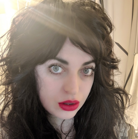 Meet your Posher, Emily - Picture 2 of 2